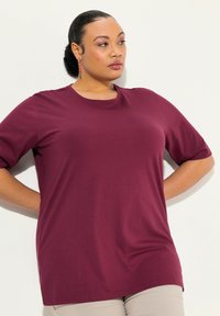 Ulla Popken PLUS SIZE BASIC SHORT SLEEVE TEE  - T-Shirt basic - dark berry
