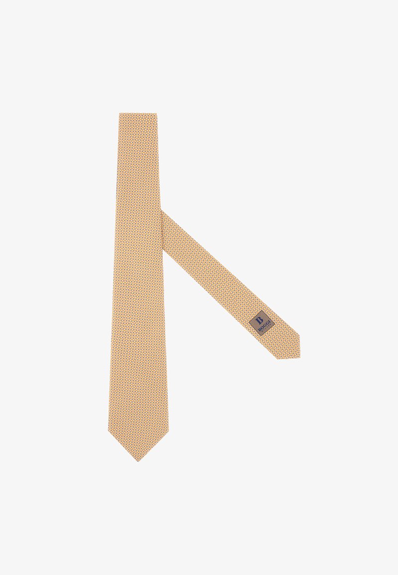 Cravate jaune avec un motif géométrique en orange et bleu. Texture lisse avec une pointe et une étiquette de marque près de l'extrémité étroite.