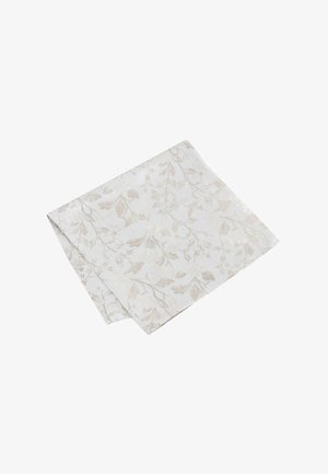 Vaaleakermainen kukkakuvioinen pöytäliina, jossa on hienovaraiset beigehtävät lehtikuviot, pehmeä rakenne ja siistit ommellut reunat.