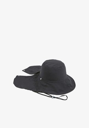 Cappello da sole nero a tesa larga con aletta posteriore staccabile e cinturino regolabile sotto il mento su sfondo bianco.
