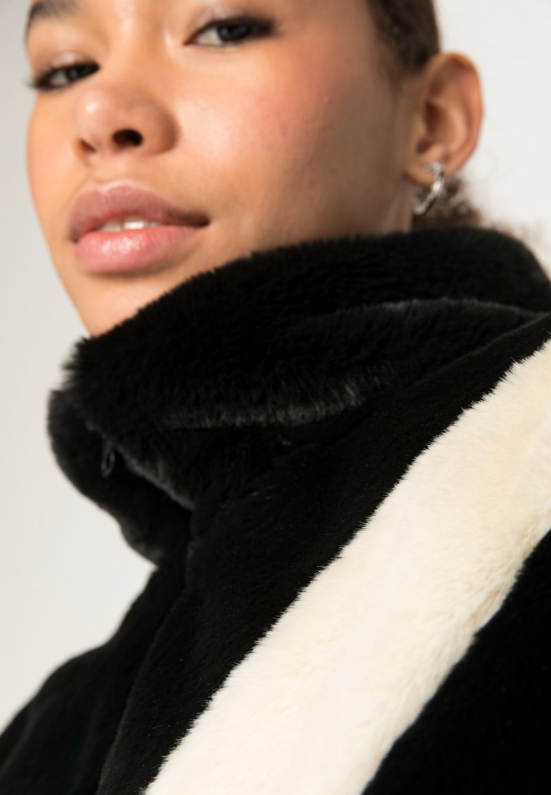 Damen Leichte Jacken | Nike Sportswear FAUX FUR Winterjacke black/fossil/schwarz - TB78985 Damen Leichte Jacken | Nike Sportswear FAUX FUR Winterjacke black/fossil/schwarz - TB78985