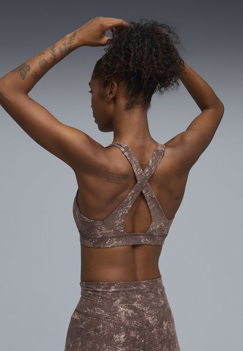 PUMA BRA MID - Medium support sports bra - chocolate brown — photo 2