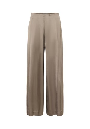 Pantalon beige à jambes larges en tissu satin lisse, taille haute avec plis à l'avant. Présente un design épuré et ajusté sans quincaillerie visible.