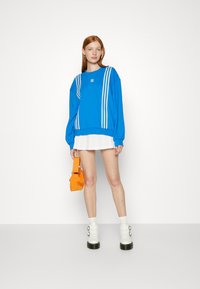 adidas Originals ADICOLOR 70S - Ikdienas džemperis - bluebird
