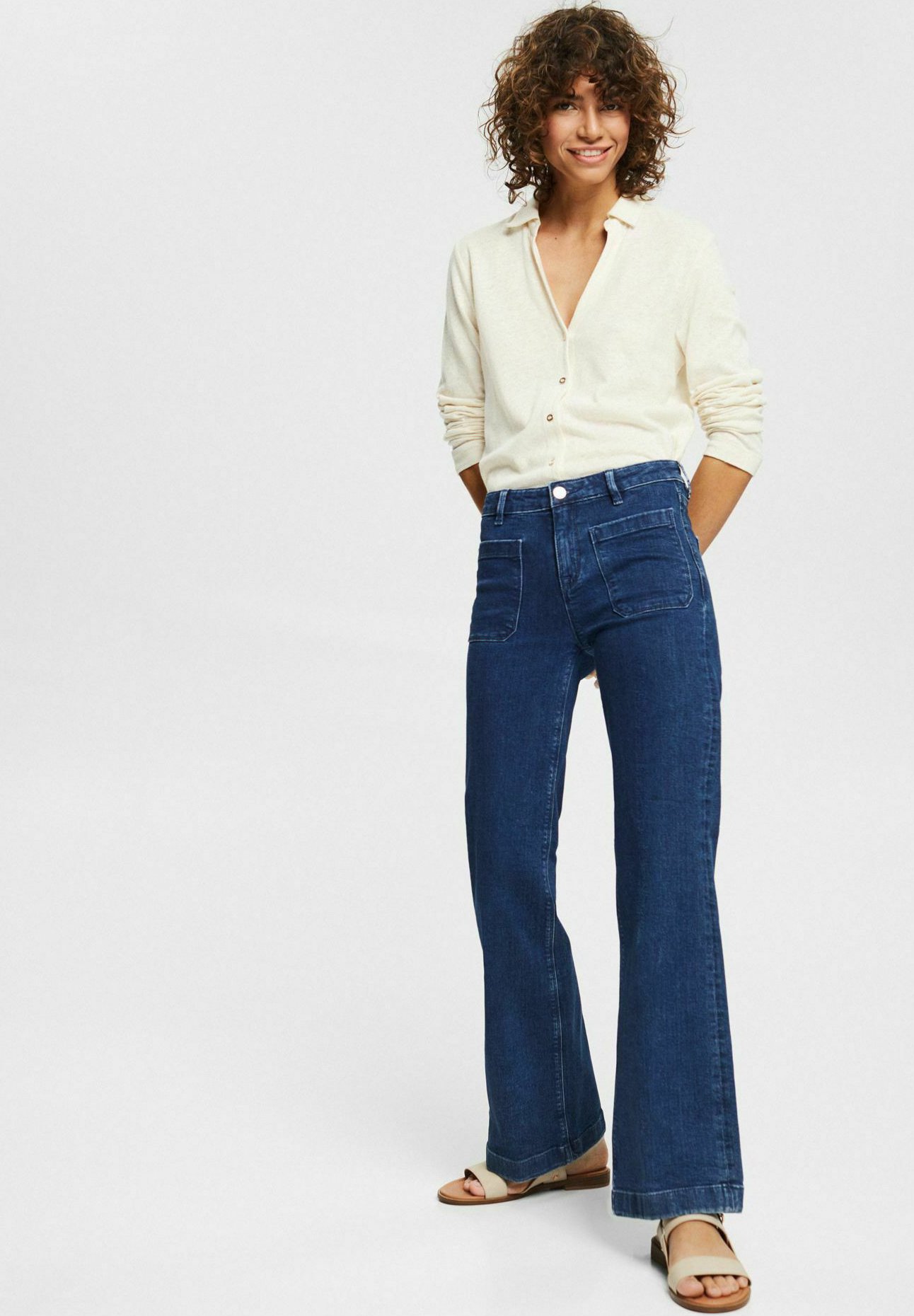 Esprit Collection MIT AUFGESETZTEN 