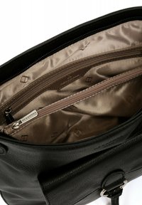 Borsetta in pelle nera con una texture liscia, dotata di fodera beige, multiple tasche con zip e dettagli in metallo argentato.