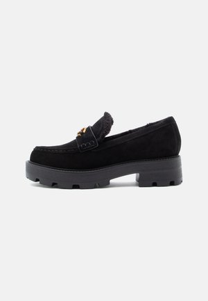 Guess YANIKAY - Loaferit/pistokkaat - black