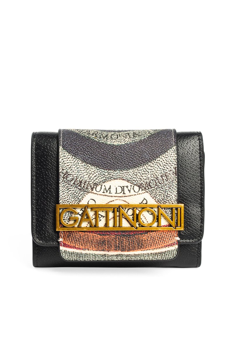 Portafoglio in pelle nera con una parte anteriore a trama testurizzata, caratterizzata da un design grafico e un accentuato logo dorato "GATINONI". Chiusura a ribalta.