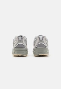 New Balance 530 UNISEX - Tenisky - grey
