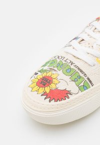 Vans CIRCLE VEE UNISEX - Sapatilhas - off-white/multicolor