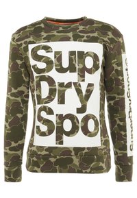 Sudadera con patrón de camuflaje en verde y marrón, con texto blanco en negrita en la parte delantera. Tejido suave y diseño de cuello redondo.