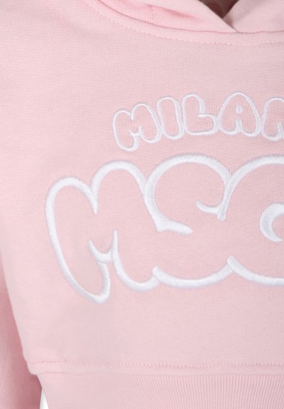 Felpa rosa con cappuccio caratterizzata da dettagli in bianco ricamato con la scritta "MILANO" e "MGS", dal morbido tessuto e dal design cropped.