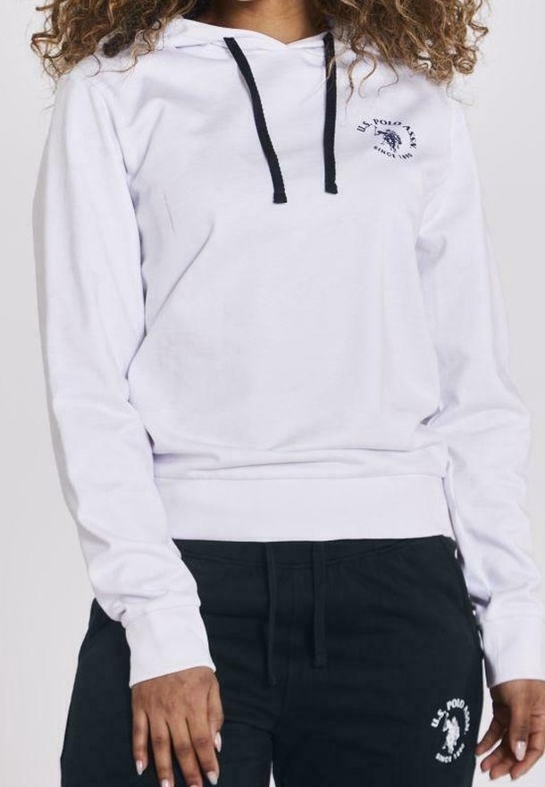 Sweat à capuche blanc avec cordons noirs et logo brodé sur la poitrine. Matière en coton doux, manches longues, poignets et ourlet côtelés.