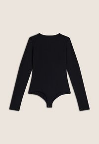Musta pitkähihainen body, joka on valmistettu sileästä kankaasta. Siinä on pyöreä pääntie ja napitus alaosassa, mikä takaa turvallisen istuvuuden.