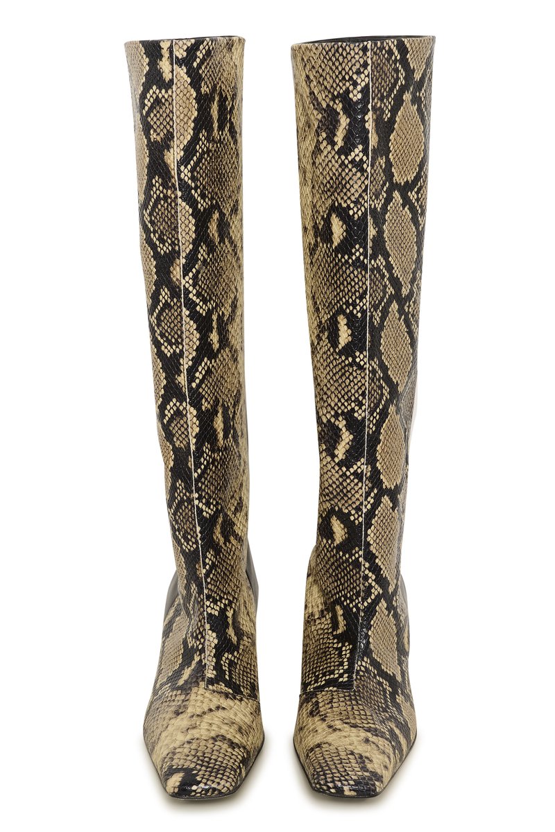 Bottes hautes pour femmes avec un motif peau de serpent beige et noir et des bouts carrés, vues de face.