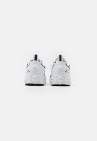 EA7 Emporio Armani ULTIMATE KOMBAT UNISEX - Sportcipő - white/black