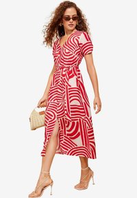Friends Like These REGULAR FIT - SHORT SLEEVE MIDI BELTED - Denní šaty - red