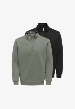 Zwei gefaltete Sweatshirts mit Viertel-Reißverschluss, eines olivgrün vorne und eines schwarz dahinter, beide mit gerippten Bündchen und Stehkragen.