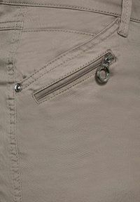 Street One BERMUDA  MIT ZIPPER - Shorts - braun
