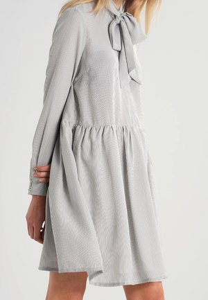 Skjortklänning - white