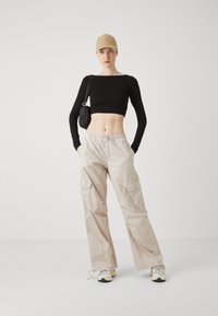 Gina Tricot Tall SOFT TOUCH CROPPED TOP - Bluză cu mânecă lungă - black
