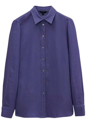 Langärmliges Hemd mit Knopfleiste in einfarbigem Dunkellila, mit spitzem Kragen und Manschetten, flach auf weißem Hintergrund präsentiert.