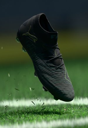 FUTURE 8 ULTIMATE FG - Botines de fútbol para césped - black/fizzy light/green terrain
