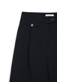 Schwarze, hochtaillierte Hose mit scharfen Falten, ausgestattet mit einem Knopfverschluss und seitlichen Taschen. Hergestellt aus glattem Stoff, vielseitig für verschiedene Stile.