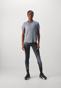 Nike Performance ONE CLASSIC  - Camiseta deportiva - iron grey