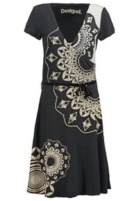 Robe courte noire et blanche à manches courtes, col en V, ceinture à la taille et grands motifs floraux circulaires à l'avant et sur le bas de la jupe.