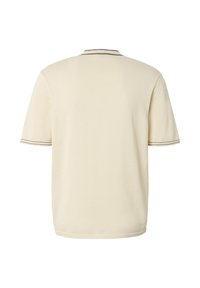 Chemise à manches courtes de couleur crème avec une bordure foncée aux poignets et au col, vue de dos sur un fond blanc uni.
