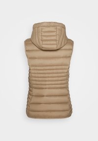 Beige Steppweste mit Kapuze, ausgestattet mit vertikaler Steppung und einer glatten Textur, entworfen für Isolierung und Wärme.
