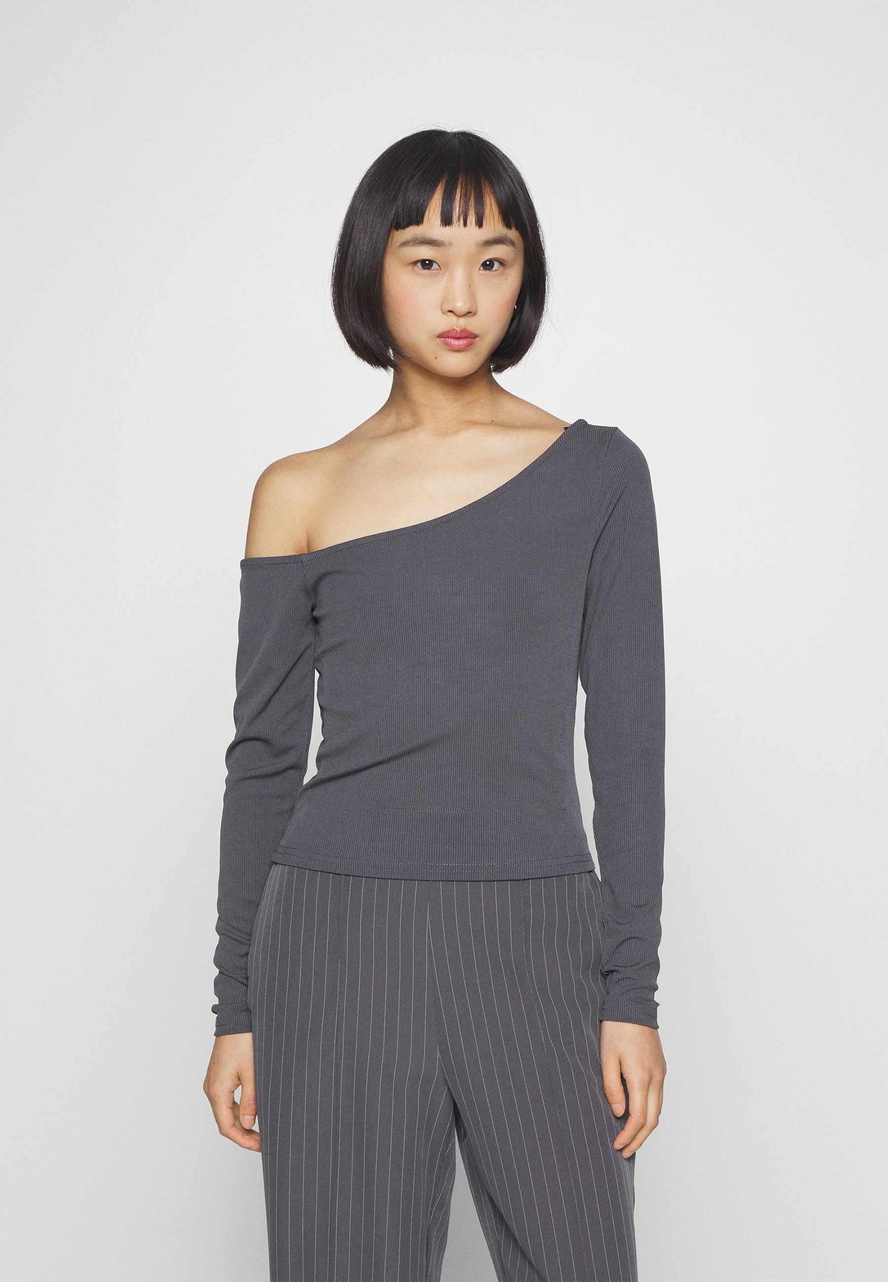 Camiseta De Manga Larga Brillante Street One Para Mujer – Con Escote En Pico, Suave Y Perfecta Para Looks Festivos