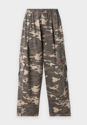 BDG Urban Outfitters BOBBI - Kapsáče - camo