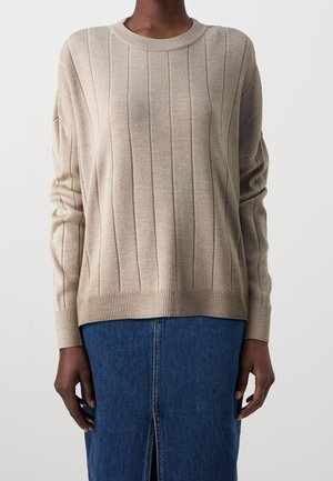 Stickad tröja - camel