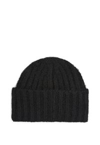 Zwarte gebreide beanie met een geribbelde textuur, gemaakt van zacht materiaal. Het heeft een ronde top en een opgerolde rand.