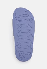 Juicy Couture CARMEN COLLEGIATE SLIDER - Baseina iešļūcenes - easter egg