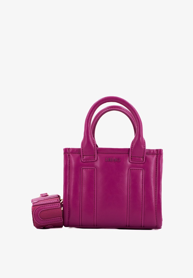 Pequeño bolso de cuero morado con dos asas cortas, que presenta una correa desmontable y un logotipo en relieve en la parte frontal. Textura suave y forma estructurada.