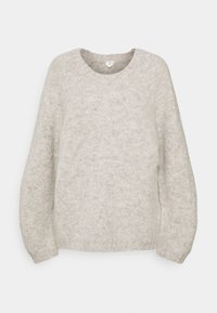 Ljusgrå, mjuk stickad tröja med rund halsringning, sänkta axlar och långa ärmar. Texturerat tyg med en mysig känsla.