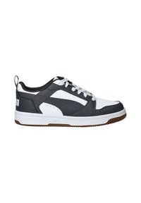 Zwart-witte sportieve schoen met leren bovenkant, geperforeerde neus, witte zool en gestructureerde grijze accenten. Voorzien van logo op de hiel.