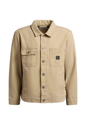 Beige knappbar jakke med to brystlommer, en med klaff og knapp, og en liten svart firkantet logo på høyre lomme.