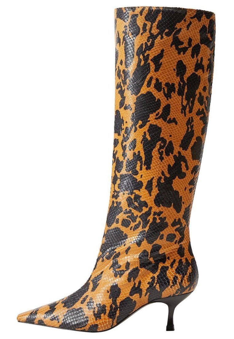 Mango CALDI Klassiska stövlar brązowy Zalando.se Jeffrey Campbell HUXTABLE Klassiska stövlar tanblack