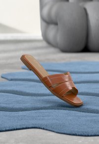 Επιλέχθηκε, tan