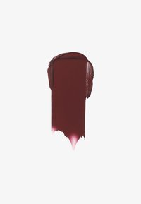 Échantillon de rouge à lèvres bordeaux avec une finition brillante, présentant une texture lisse et un subtil effet ombragé vers le bord inférieur.