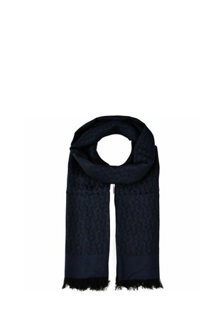 Sciarpa blu scuro con trama leggermente decorata, annodata sciolta con estremità frangiate su sfondo bianco.