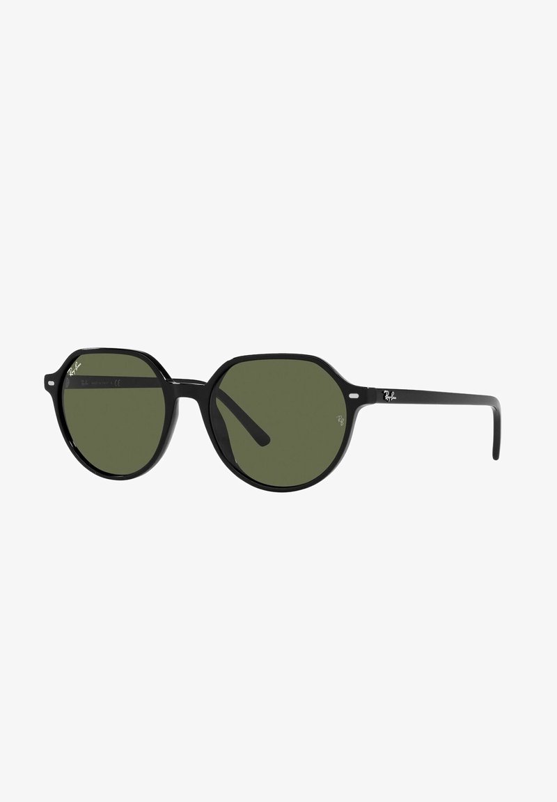Occhiali da sole neri con montatura ottagonale, lenti colorate di verde e aste nere sottili. Presentano il logo Ray-Ban sulla lente superiore sinistra e sull'asta.