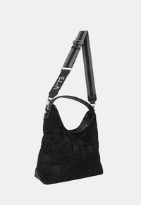Borsa a spalla nera con texture, motivo floreale in rilievo, ampia tracolla regolabile a righe nere e grigie, e dettagli in metallo dorato con il marchio "V°73".