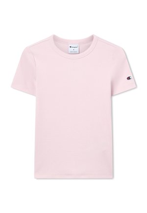 Camiseta de manga corta en rosa claro con tejido acanalado, cuello redondo, logo de Champion en la manga izquierda y etiqueta de talla en el interior del cuello.