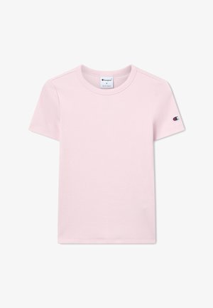 Camiseta de manga corta en rosa claro con tejido acanalado, cuello redondo, logo de Champion en la manga izquierda y etiqueta de talla en el interior del cuello.