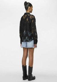 Pieces Bluza s gumbima - black